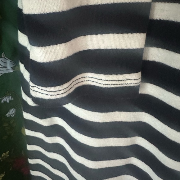 NWOT/EUC Talbots Classic Navy and White Striped V-Neck Tee SZ L - Picture 5 of 9